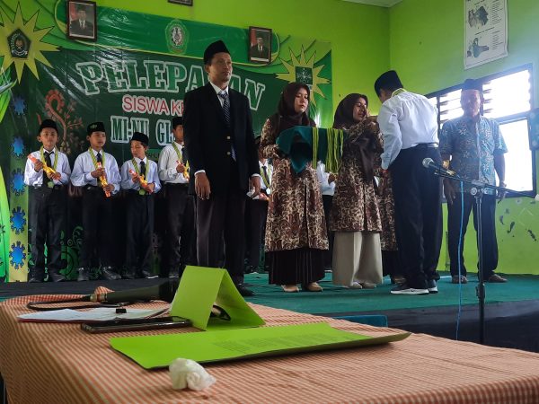 Pelepasan Siswa Akhir Pelepasan Siswa Akhir